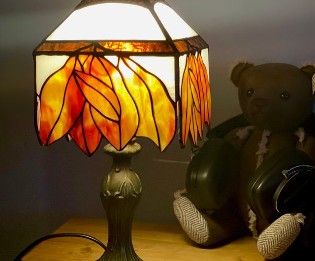 秋楓私語 | 手作りクラシックリーフ型ステンドグラステーブルランプ