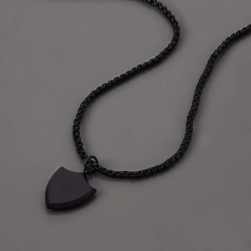 盾牌項鍊 Basic Shield Necklace - 項鍊 - 其他金屬 黑色