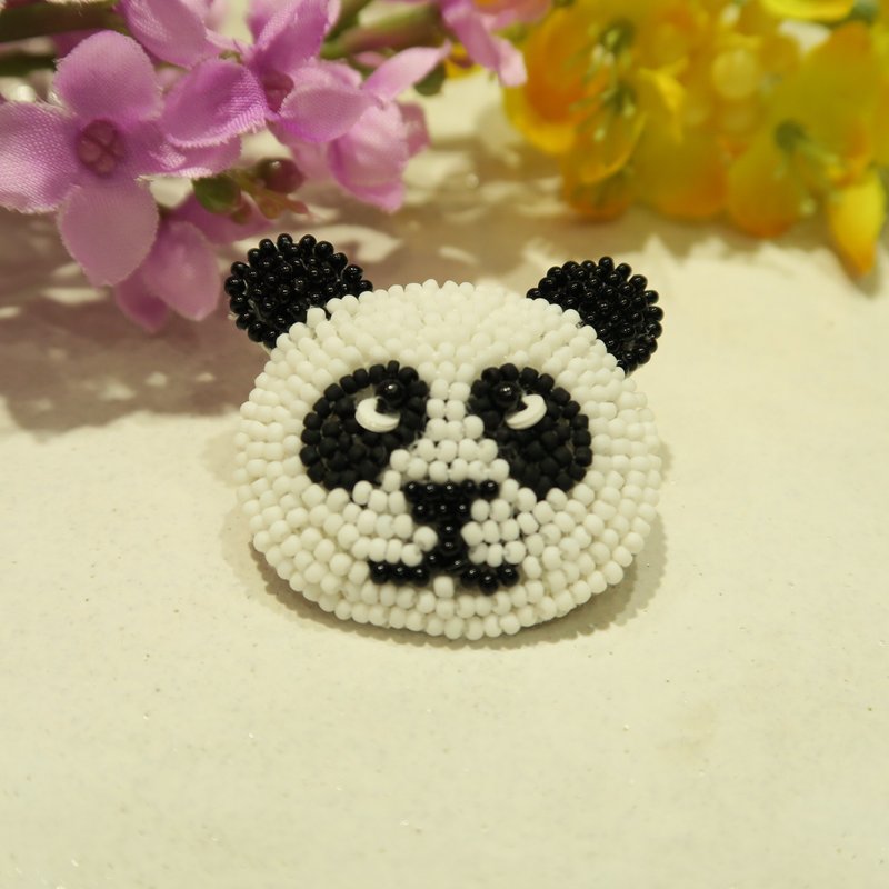 熊貓頭釘珠扣針Panda Beaded Brooch Pin Handmade手作仔香港製造 - 胸針 - 玻璃 白色