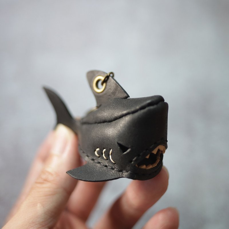 ONE+ Bruce shark Key holder - ที่ห้อยกุญแจ - หนังแท้ สีดำ