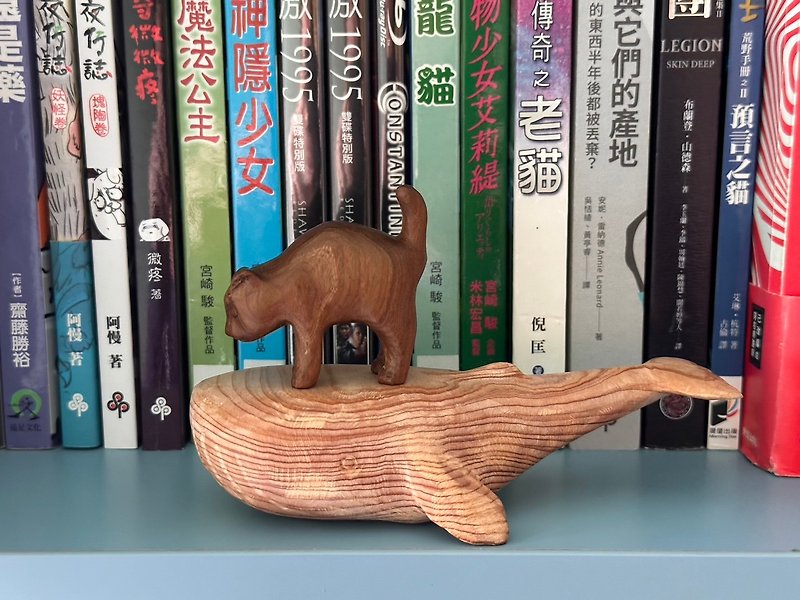 猫とクジラの対話（動物の木彫） - 置物 - 木製 
