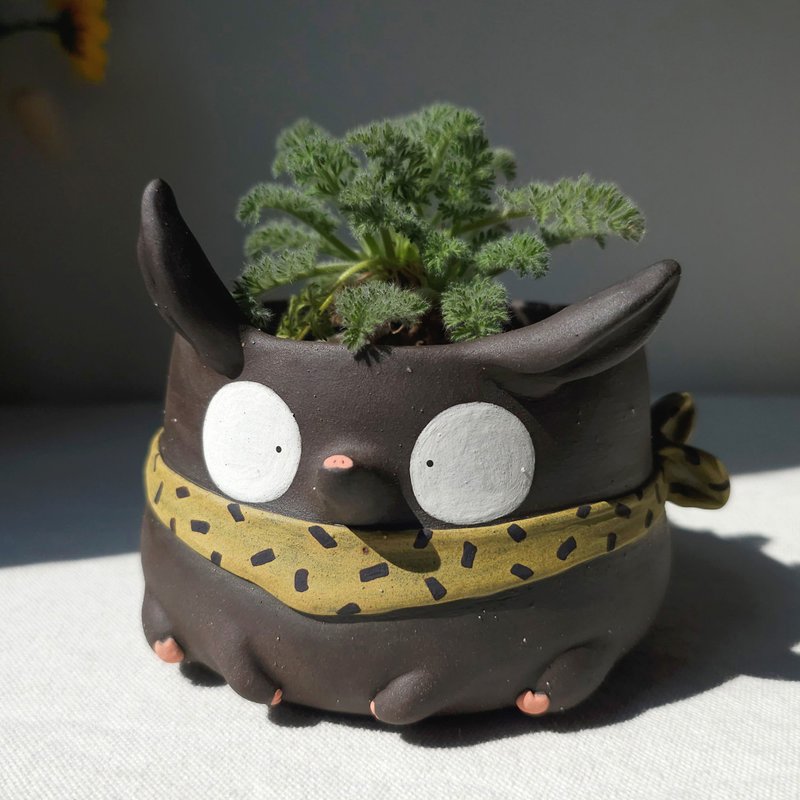 Black pig (P chan) planter. Handmade plant pot with drainage - 盆栽/植栽 - 陶 