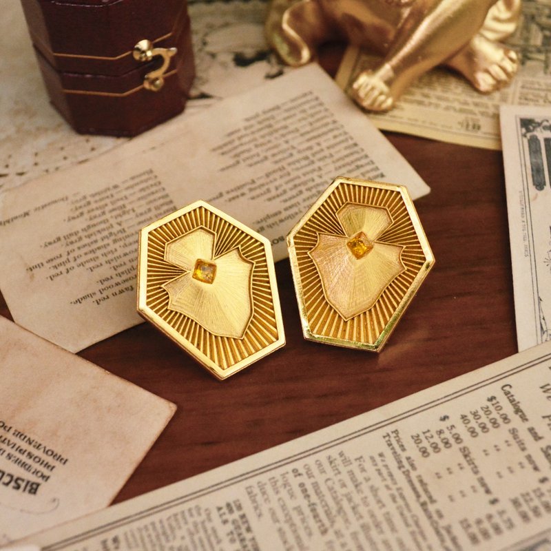 Antique Yellow Sapphire Ray Shield 925 Silver Plated Earrings - ต่างหู - เงิน สีเงิน