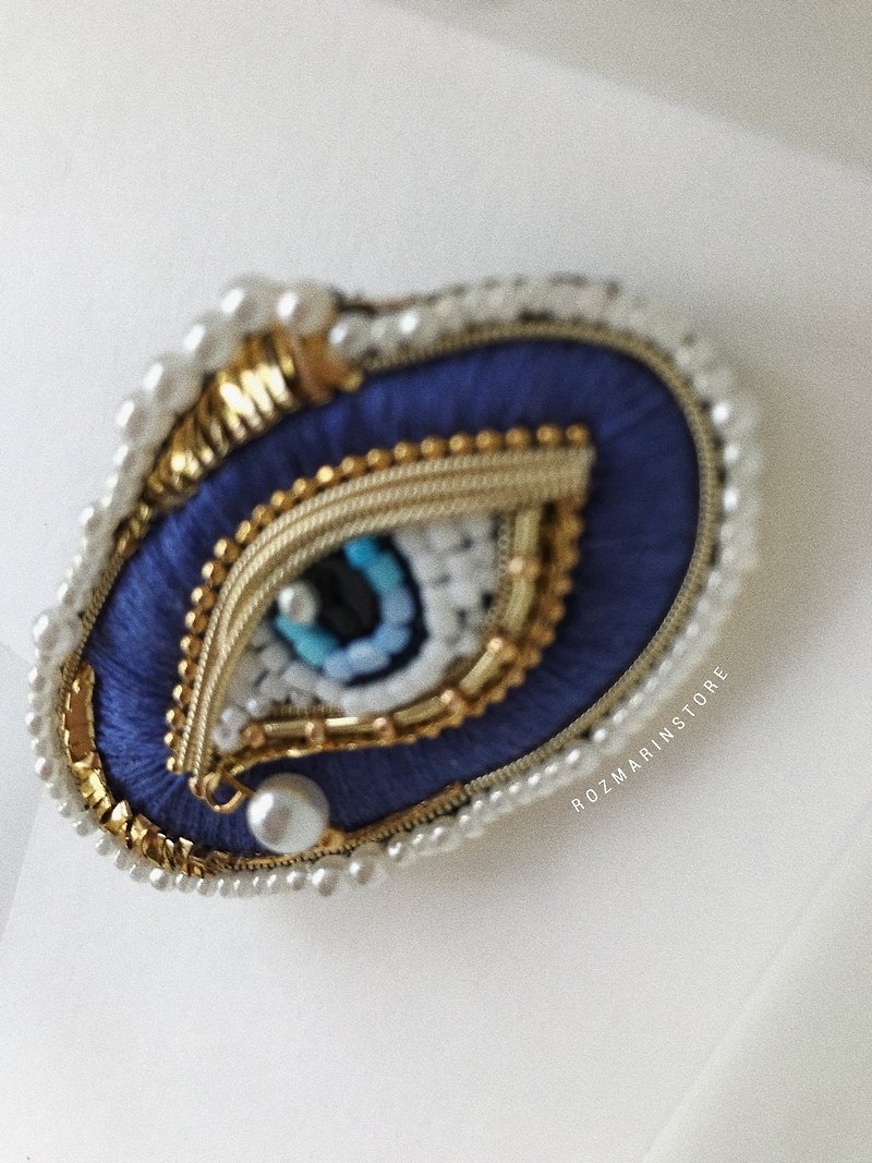 Brooch Beaded Eye Embroidered Handmade Pin - เข็มกลัด - งานปัก สีน้ำเงิน