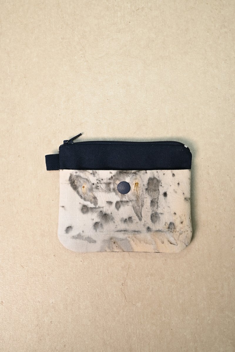 【記憶有限】EcoPrint 花葉移印零錢包-淡墨 - 零錢包/小錢包 - 棉．麻 藍色