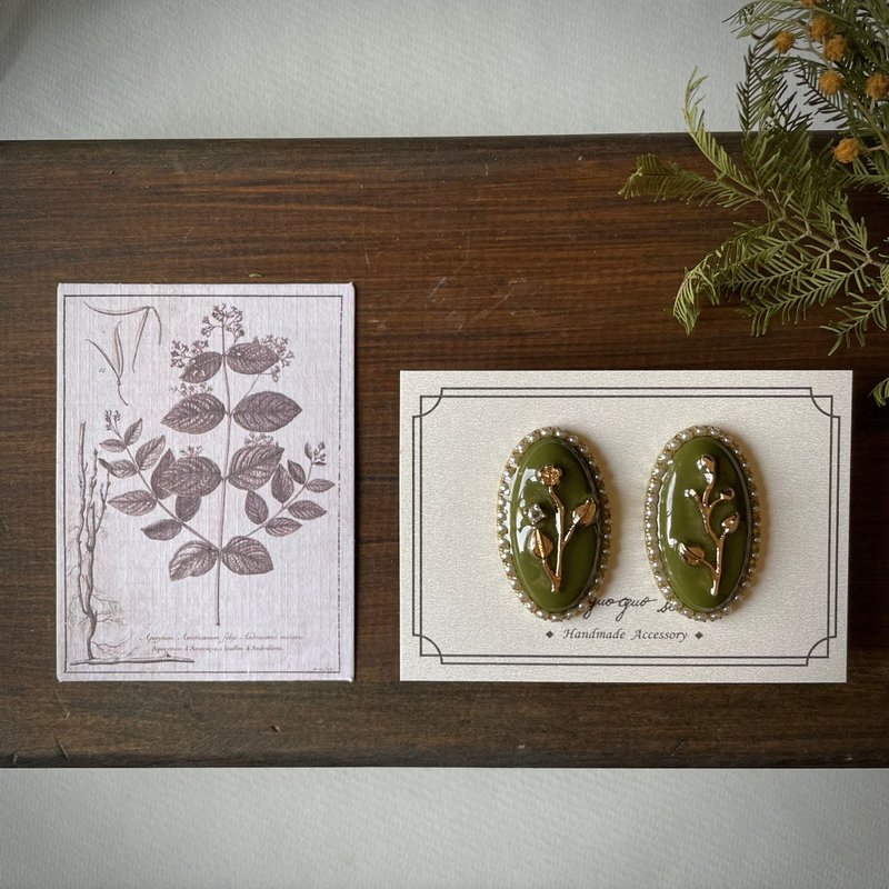 森林綠 橢圓型植物耳環 - 耳環/耳夾/耳骨夾 - 樹脂 綠色