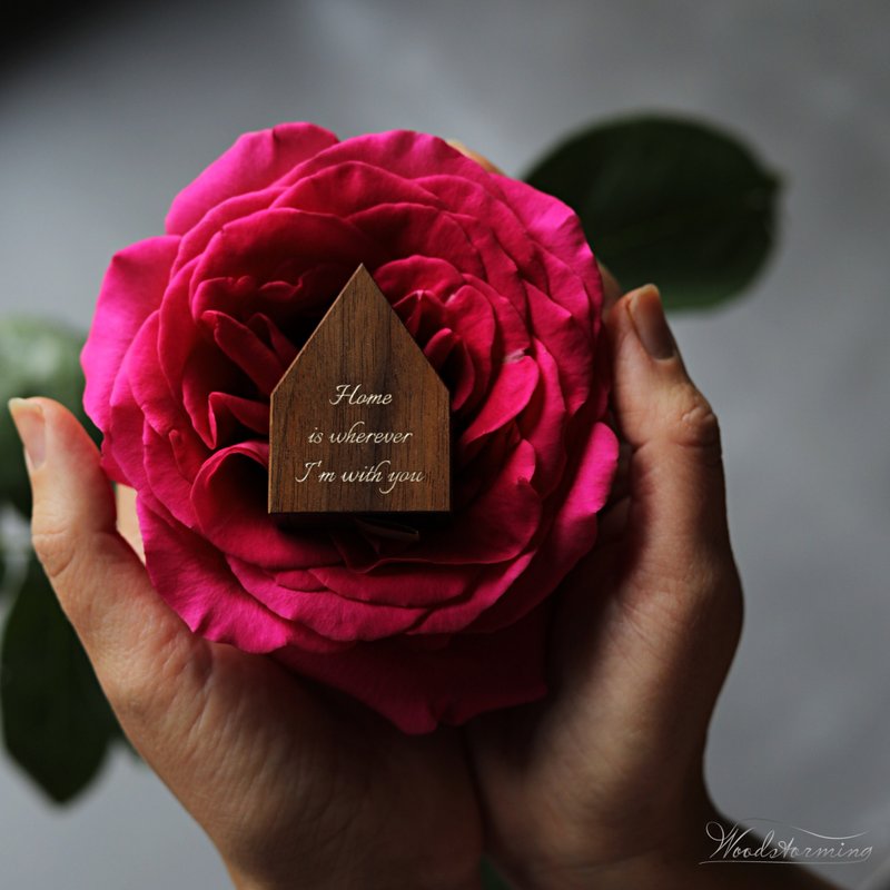 Slim house proposal ring box with gold color window, pocket size engagement box - 戒指 - 木頭 
