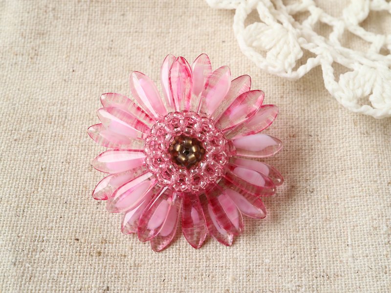 Gerbera Brooch Pink crystal - Brooches - Glass Pink