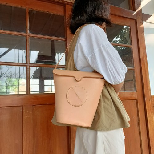 Bucket Pochette / Sunset Yellow - Shop HELI Messenger Bags & Sling Bags -  Pinkoi