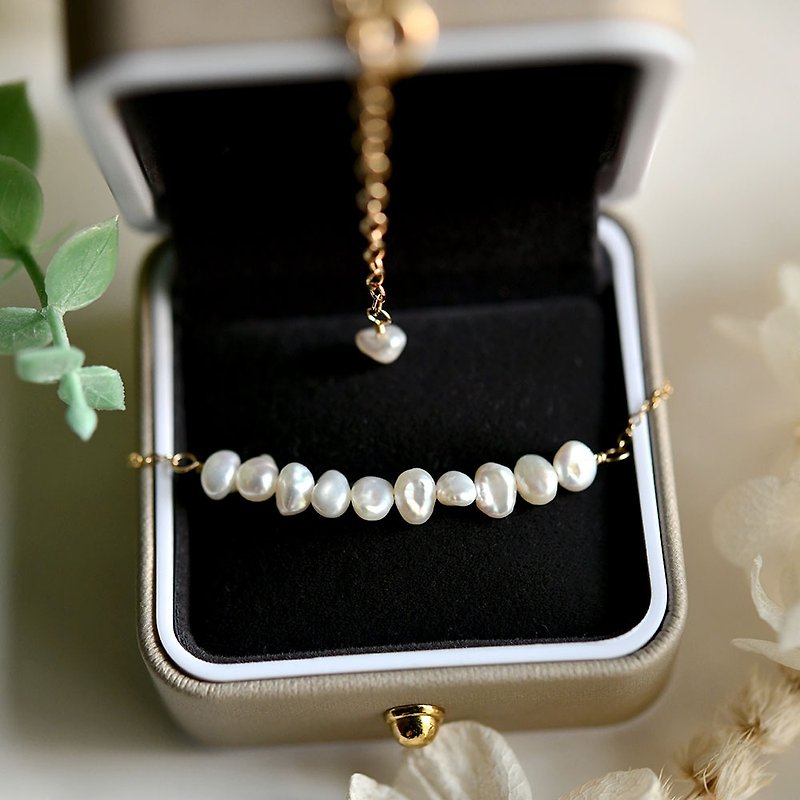 Baroque pearl bar necklace that brings happiness June birthstone - สร้อยคอ - เครื่องเพชรพลอย ขาว