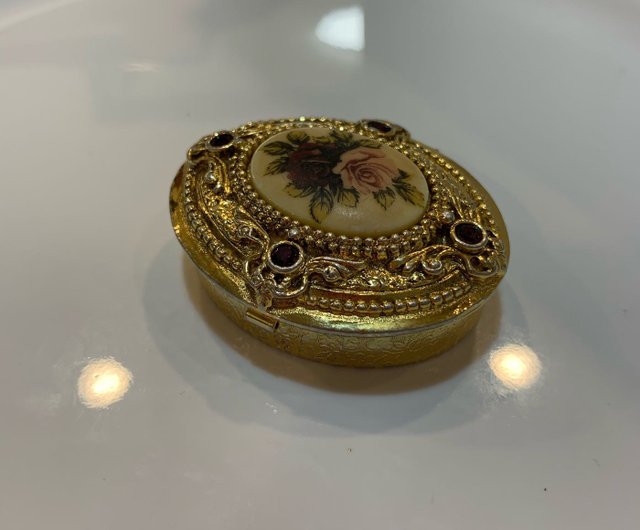 Vintage 1928 jewelry sales