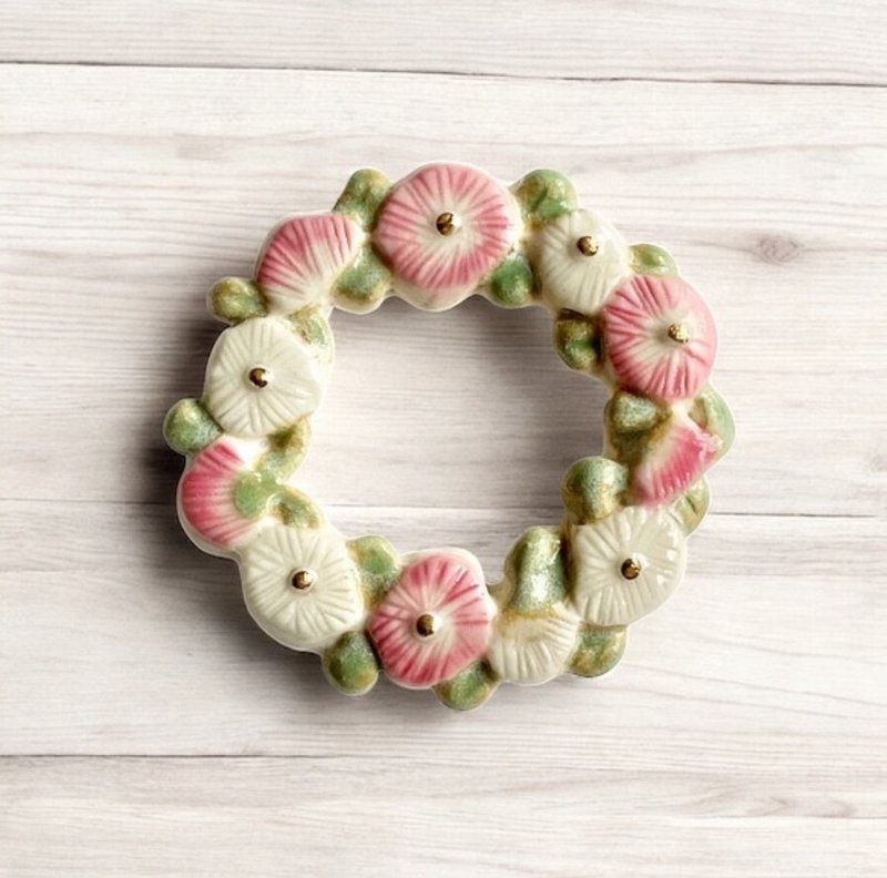 陶瓷胸針雛菊舞 - 胸針 - 陶 粉紅色