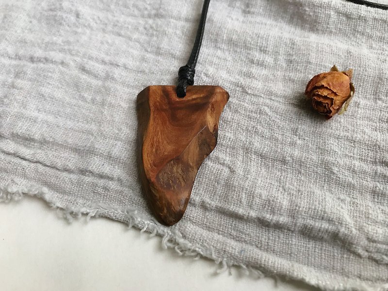 Love triangle. Xiao Nan wood necklace - Necklaces - Wood Multicolor