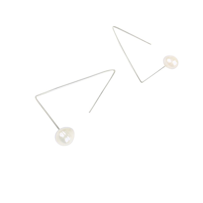 Geometric simple sterling silver triangle pearl fresh exchange gift earrings - ต่างหู - เงินแท้ ขาว
