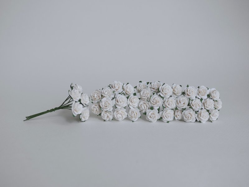 paper flower centerpiece supplies , 100 pcs.  rose, size 1.5 cm., white color - 其他 - 紙 白色