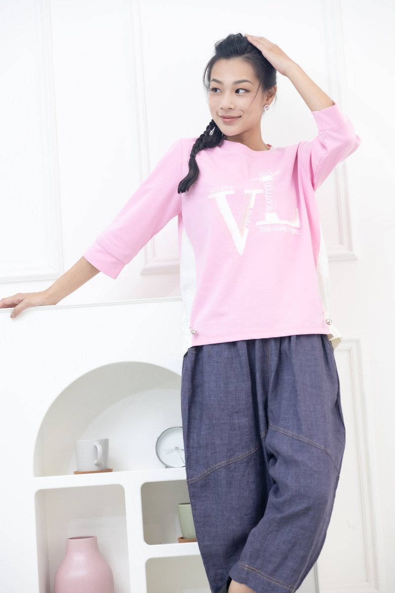 VL白色字體五分袖上衣 粉色 - 女 T 恤 - 其他材質 粉紅色