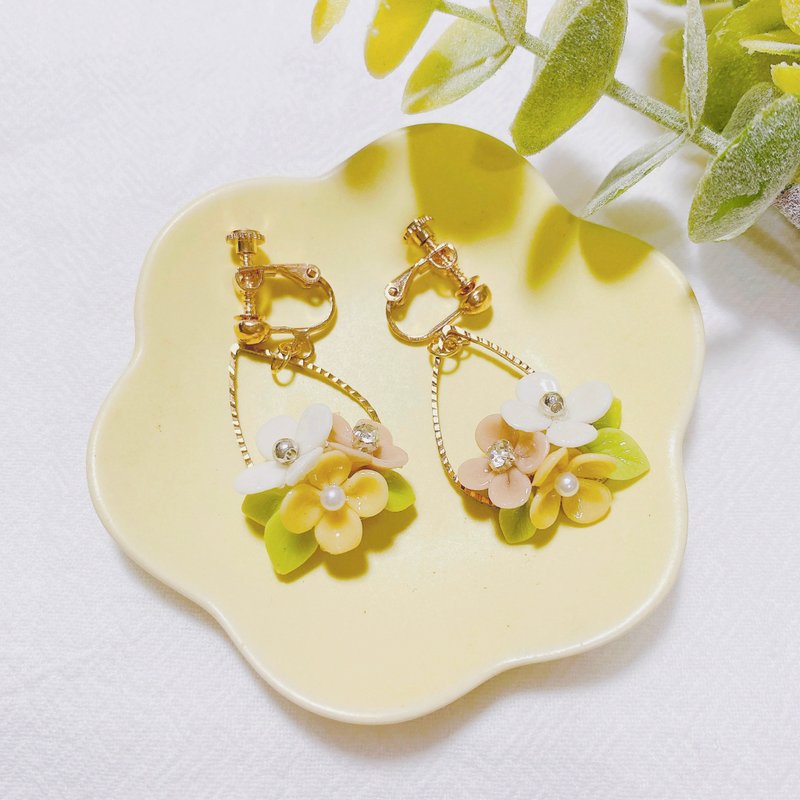 Water Drop Garland Earrings | Clay Earrings - ต่างหู - ดินเหนียว สีเหลือง