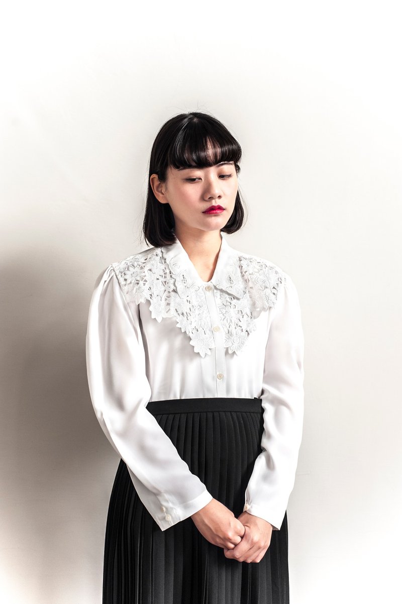 Vintage 純白刺繡雕花古著襯衫 - 女襯衫 - 聚酯纖維 白色