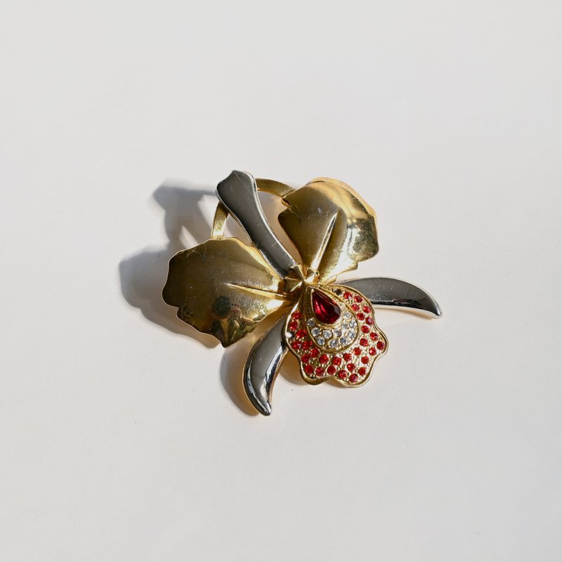 【蛋植物古着】魔法蘭花金屬古董絲巾環 - 絲巾 - 其他金屬 金色