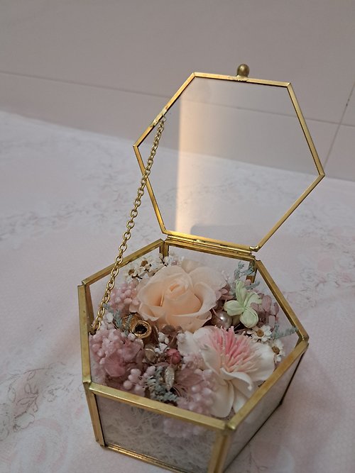 貝拉公主花藝 粉玫瑰 北歐六邊形金色永生花珠寶盒