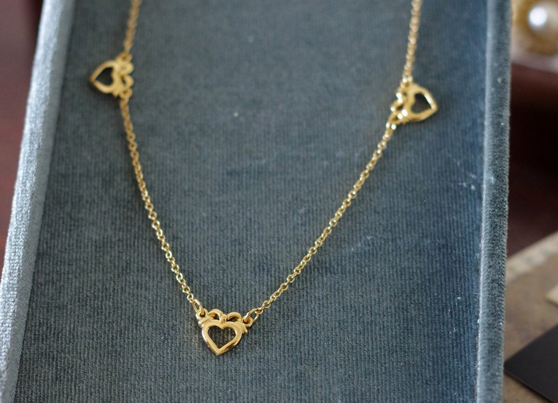 Antique 1989 golden bow love silhouette necklace cute AVON N575 - สร้อยคอ - โลหะ สีทอง