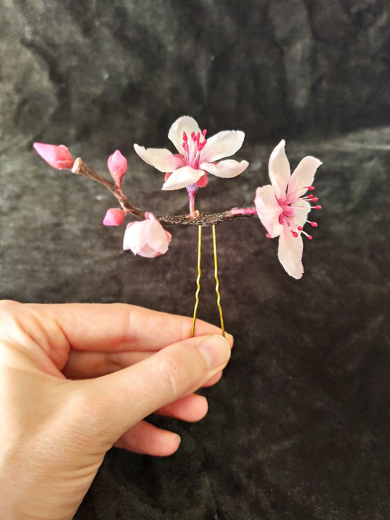 Hairpin branch of sakura with flowers and buds