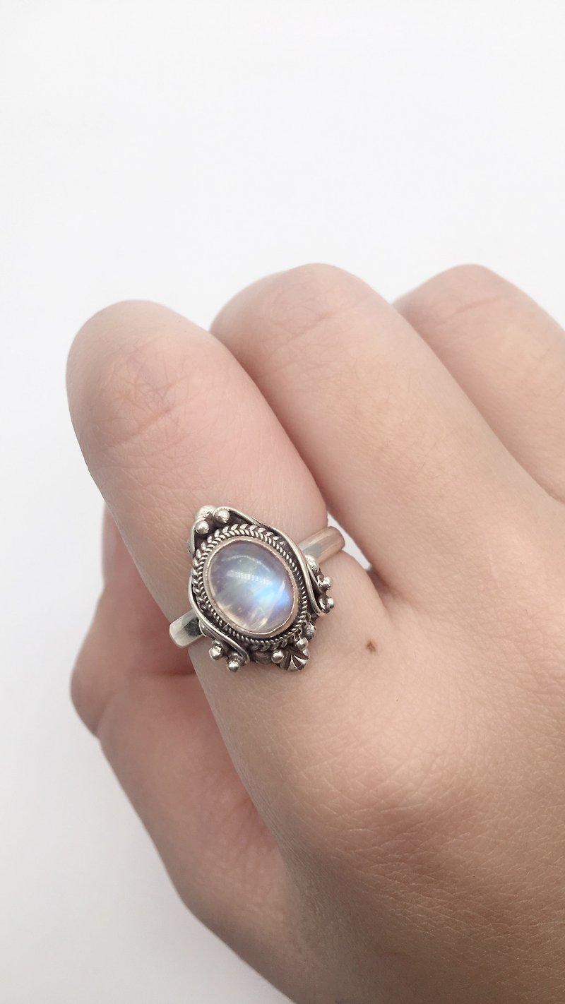月光石925純銀魔鏡風格戒指 尼泊爾手工鑲嵌製作 - 戒指 - 寶石 藍色