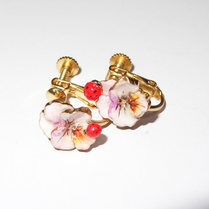Enamel series pansy Viola Tricolor and mini ladybug don't match earrings pre-order - Earrings & Clip-ons - Enamel Pink