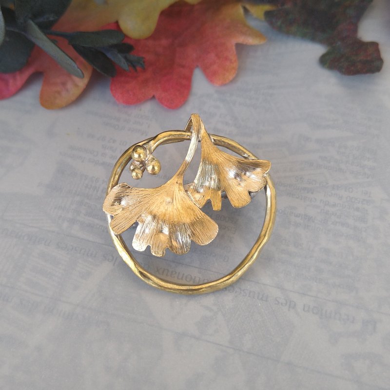 brass ginkgo leaf and fruit brooch - Brooches - Other Metals Gold