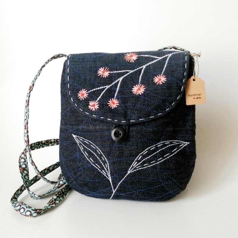 Mini Hand Embroidered Crossbody Bag for Women - Handmade Small Purse for her. - 側背包/斜背包 - 棉．麻 