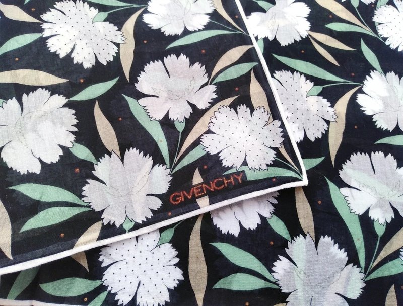 Givenchy Vintage Floral Handkerchief Gift for Her 18 x 18 inches - ผ้าเช็ดหน้า - ผ้าฝ้าย/ผ้าลินิน สีดำ