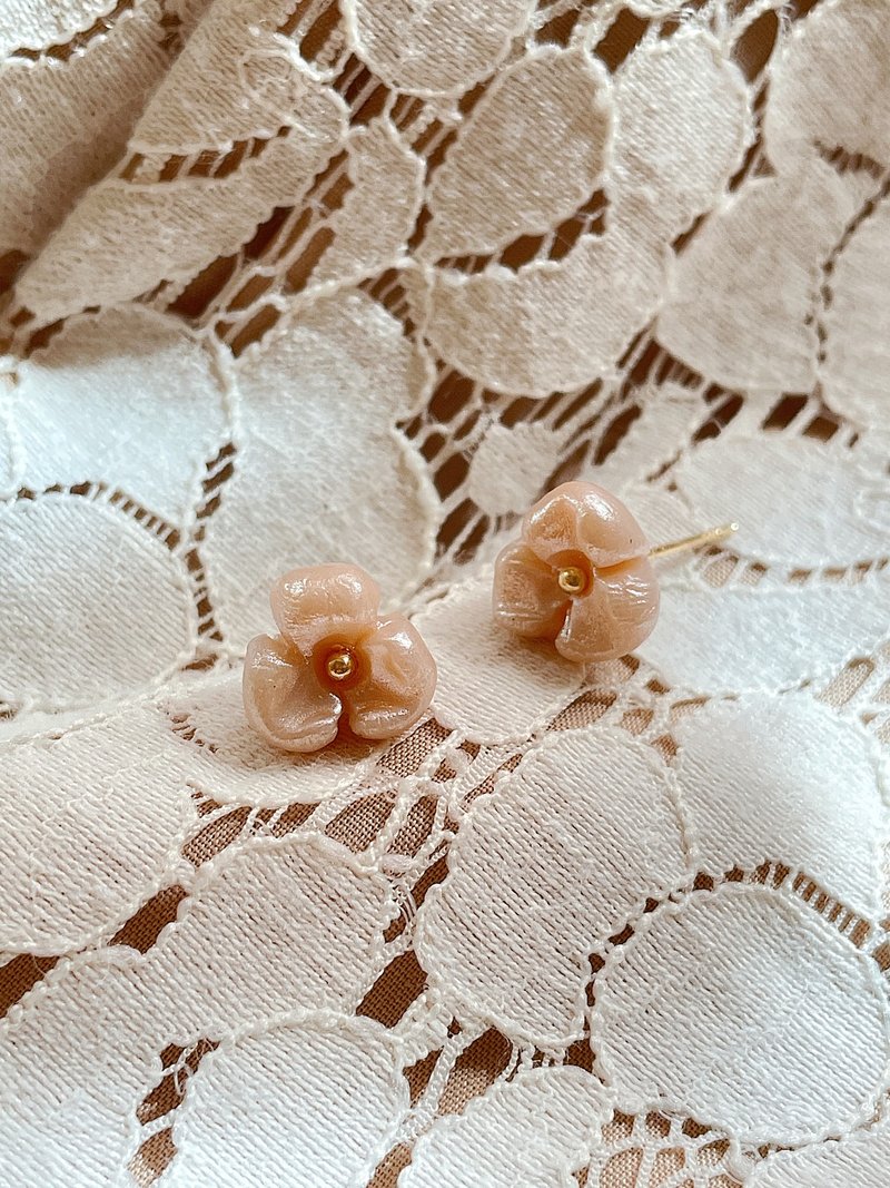 -珍珠花系列/*小花苞*淡胭粉*陶製耳針 - 耳環/耳夾/耳骨夾 - 陶 粉紅色