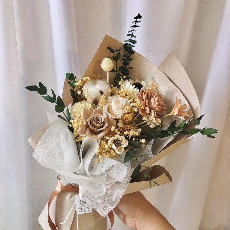 Classic Milk Tea Bouquet Preserved Flower Rose Dry Flower Valentine's Day Bouquet with Carry Bag Card - ช่อดอกไม้แห้ง - พืช/ดอกไม้ สีกากี