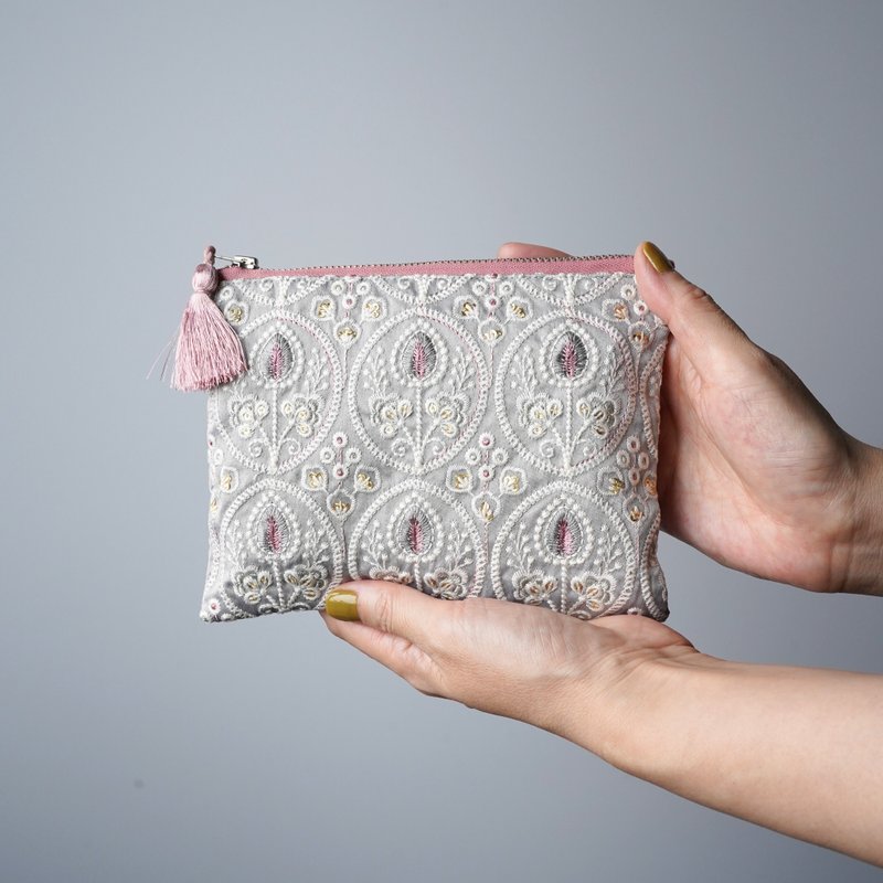 インド刺繍生地のフラットポーチ　グレー - 化妝包/收納袋 - 其他材質 灰色