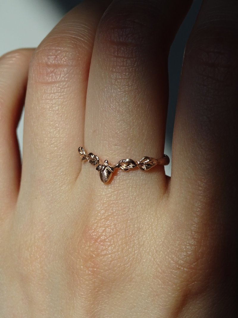 Garden Strawberry Ring, Size 6. Solid rose gold stacking ring, vintage inspired. - แหวนทั่วไป - โรสโกลด์ สึชมพู