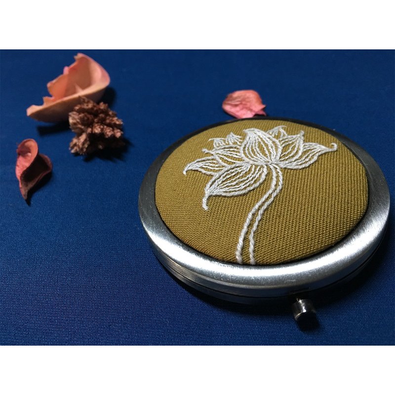 【白蓮花】原創手工刺繡化妝鏡   - 彩妝刷具/鏡子/梳子 - 繡線 白色