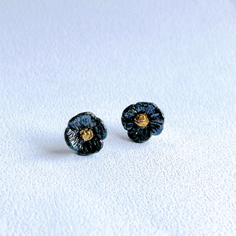 Black poppy flower gilt pearl light handmade white porcelain earrings unique ceramic art - ต่างหู - เครื่องลายคราม สีดำ