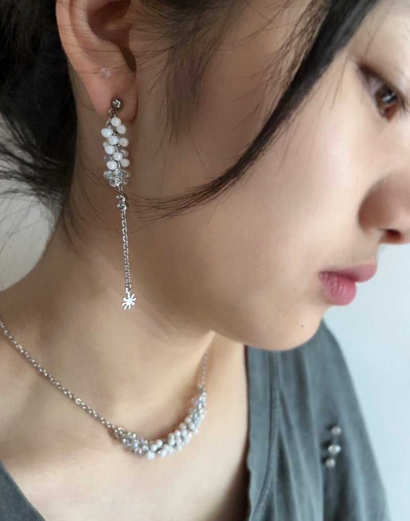 Sprinkle Hoop Earrings (#1 Colorful White) Drop Long Earrings - ต่างหู - กระจกลาย ขาว