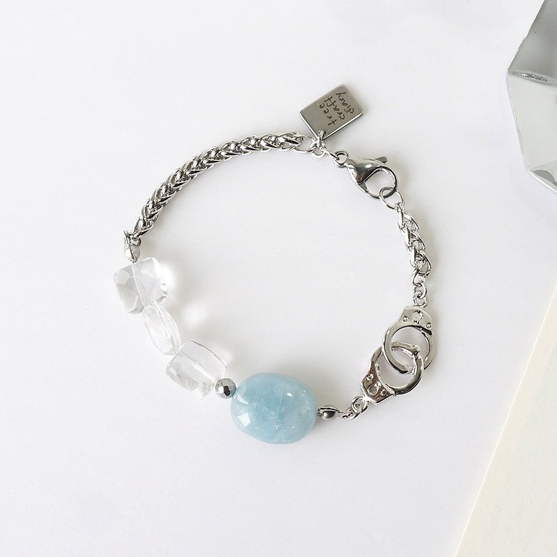 Light Blue Aquamarine Bracelet with Crystal Quartz and Handcuffs - สร้อยข้อมือ - คริสตัล สีน้ำเงิน