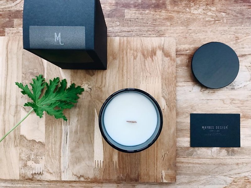 MAYBES / Limited Edition _ Scrub Wood Cover Scented Soy Candle - เทียน/เชิงเทียน - ขี้ผึ้ง สีดำ