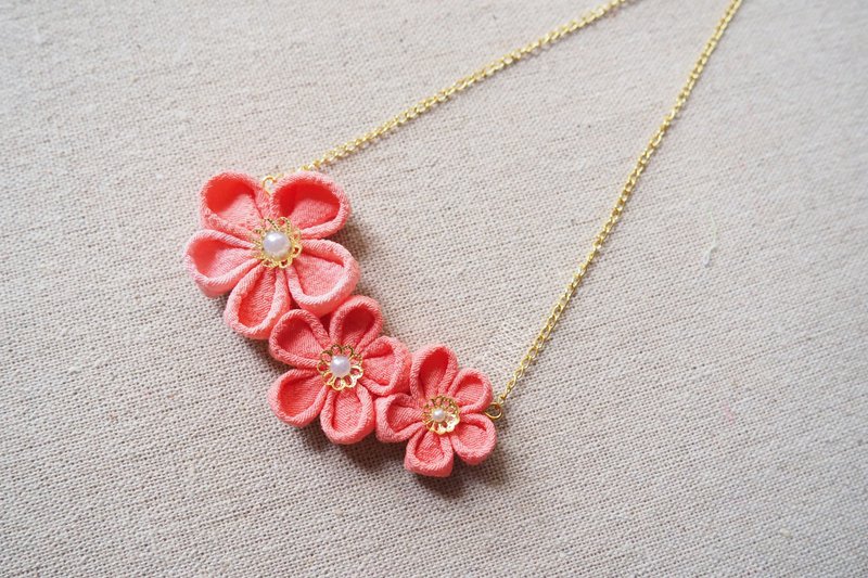 Wind fretwork handmade zu ma Mi fretwork dyed crepe meteor flower necklace chain necklace free shipping brand - สร้อยติดคอ - ผ้าฝ้าย/ผ้าลินิน สีส้ม