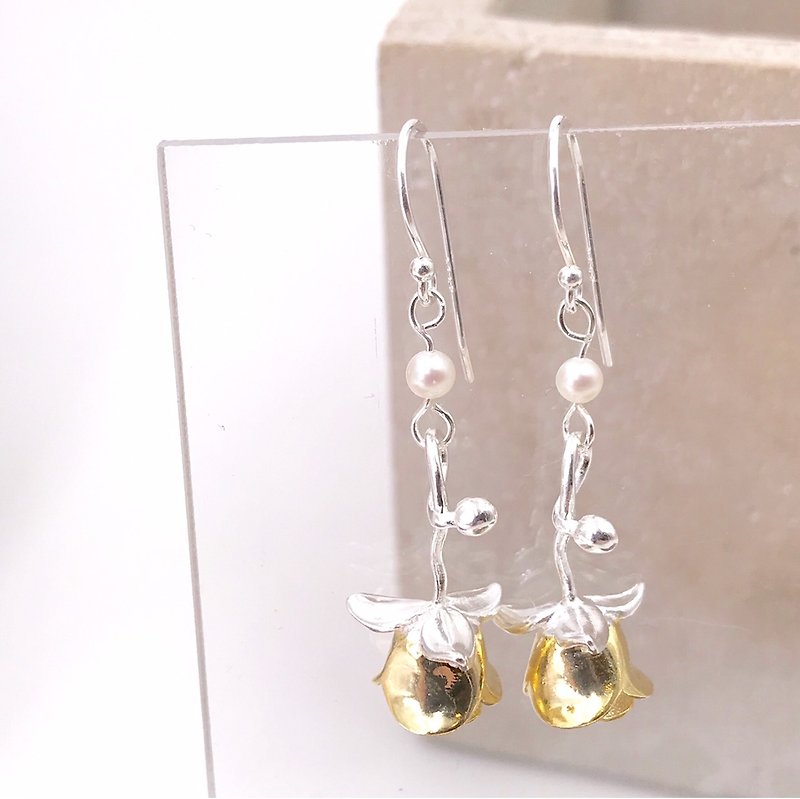 Golden Rose Silver 925 & Fresh Water Pearl Earrings - ต่างหู - เงินแท้ สีทอง