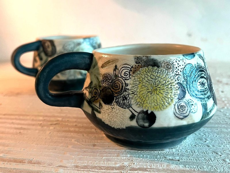 Handmade vintage engraved coffee mug_ceramic mug - แก้วมัค/แก้วกาแฟ - เครื่องลายคราม ขาว