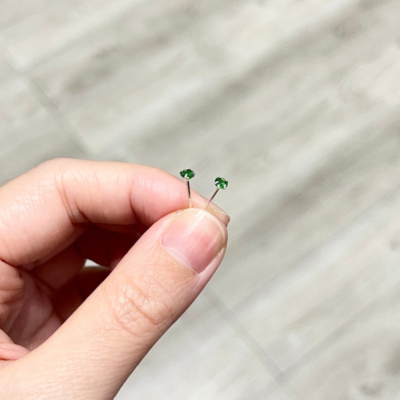 ll 小彩鑽極小耳針 ll 3mm小鑽925銀耳針 - 一對 / 附銀耳堵 - 耳環/耳夾/耳骨夾 - 銀 多色