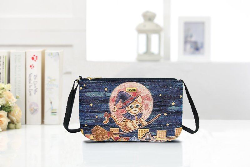 斜背包 防潑水 平織緹花 魔女小星貓 米拉 - 側背包/斜背包 - 其他材質 