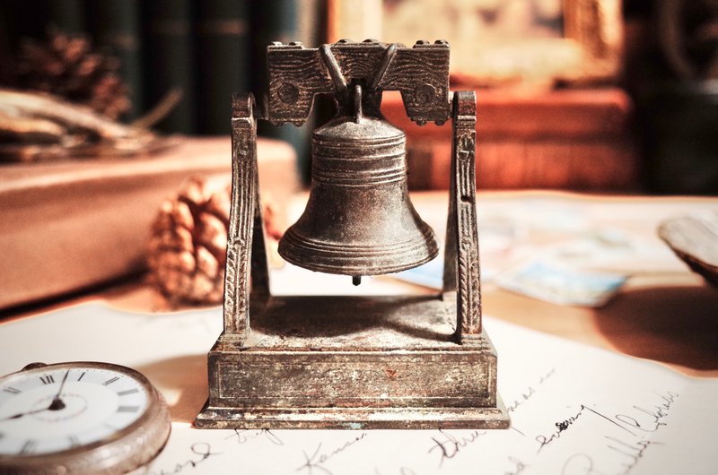 アメリカ製アンティーク真鍮ミニ鉛筆削り・ペーパーウェイト（大時計型） - 鉛筆削り - 金属 グレー