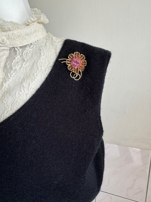 DAUPLAISE ヴィンテージ　ブローチ Carol Dauplaise In Vintage Designer Costume Pins & Brooches