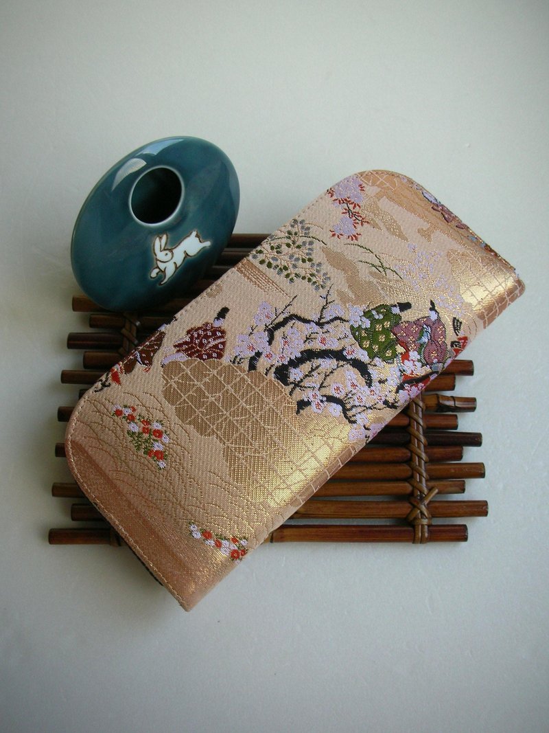 Kyosai Jinjin Nishiki Woven [The Tale of Genji-Flower and Poetry Society]-long wallet/wallet/ - กระเป๋าสตางค์ - ผ้าไหม สีทอง