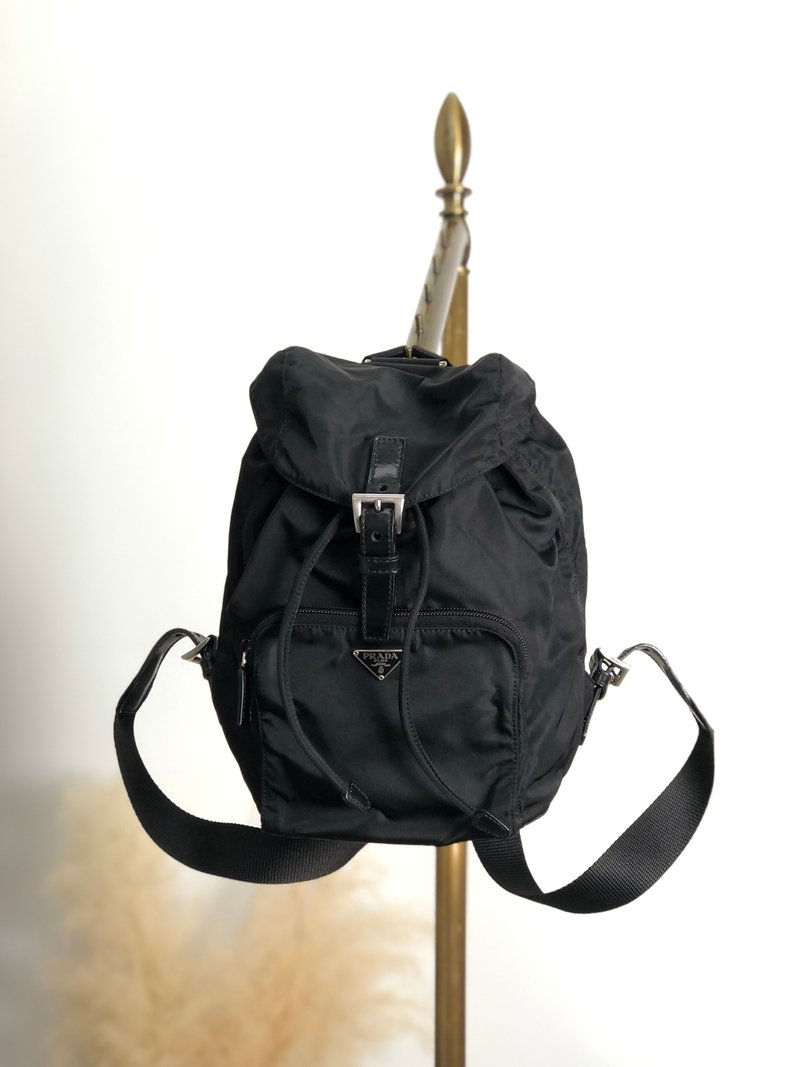 【 日本直送　名牌中古包 】PRADA プラダ バックパック ブラック トライアングルロゴ ナイロン フロントポケット リュック vintage  wwwtfy - 後背包/背包/書包 - 尼龍 黑色