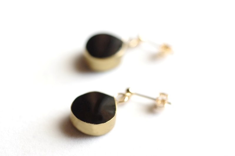 レジンアート　金彩風のピアス・眠れぬ死者 - 耳環/耳夾/耳骨夾 - 樹脂 黑色